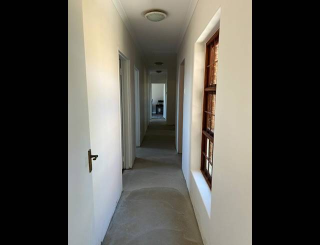 5 BEDROOM HOUSE FOR SALE IN CAPRI